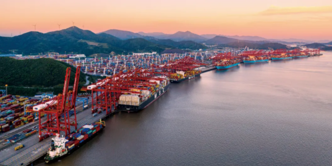 浙江沿海口岸和内河口岸齐发力，，，集装箱吞吐量增添突出