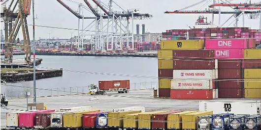 美国西海岸口岸靠岸中国货船数"归零"