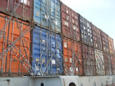 22层楼高的海运集装箱船风浪中屹立不倒是什么原因？？？？？